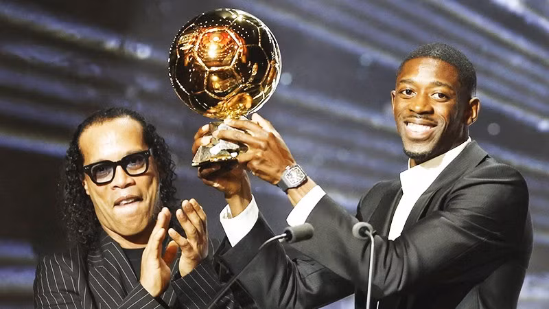 Dembele (bên phải) đang sống ở giai đoạn huy hoàng nhất của sự nghiệp.