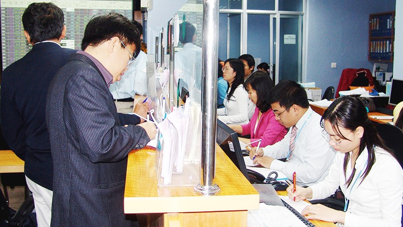 Nhiều công ty chứng khoán đã phải tính đến phương án tăng vốn điều lệ để duy trì tăng trưởng. Ảnh: NAM ANH