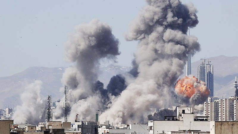 Một mục tiêu ở Iran bị tấn công trong xung đột. Ảnh: IPA