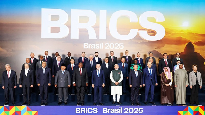 Các nhà lãnh đạo BRICS và đối tác tại Hội nghị Thượng đỉnh Rio de Janeiro. Ảnh: CNN