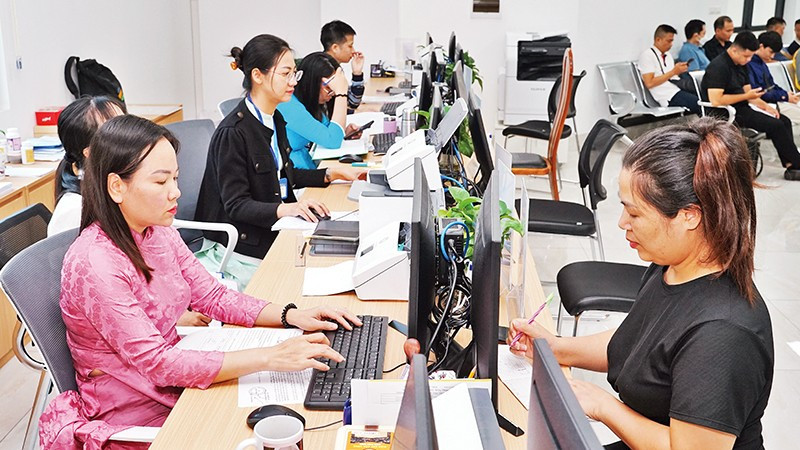 Cắt giảm, đơn giản hóa thủ tục hành chính quy định kinh doanh sẽ tiết giảm chi phí cho doanh nghiệp. Ảnh: NGUYỆT ANH