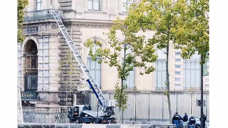 Xe thang được những tên trộm sử dụng đột nhập bảo tàng. Ảnh: SHUTTERSTOCK