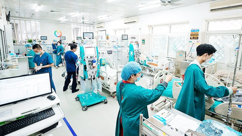 Cơ sở y tế sẵn sàng trực cấp cứu các ca bệnh nặng. 