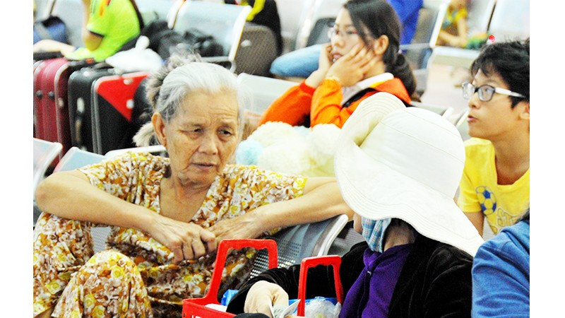 Một chuyến đi, tấm gương soi thời gian