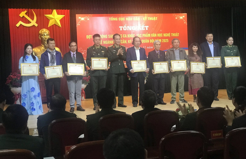 Gắn kết thêm văn nghệ sĩ và bộ đội hậu cần - kỹ thuật