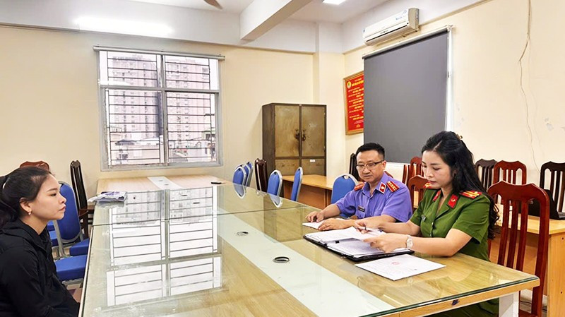 Đối tượng liên quan hành vi giết mổ, tiêu thụ thịt lợn nhiễm bệnh khai báo tại cơ quan công an.