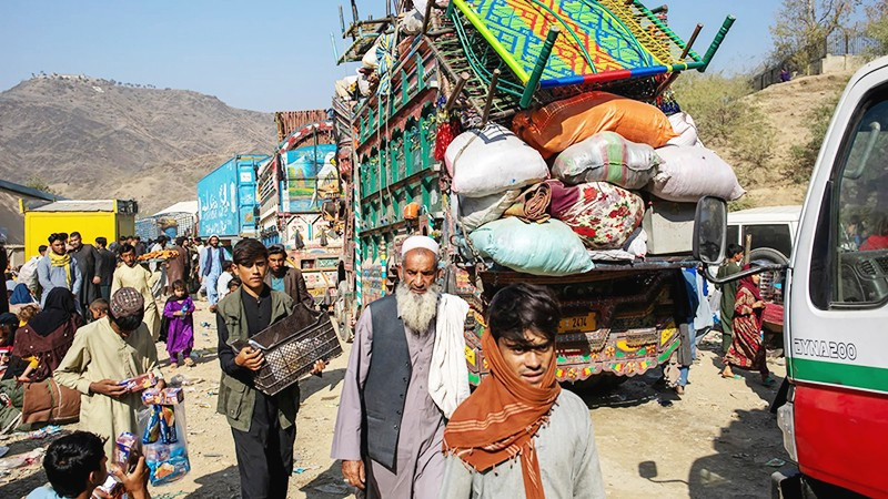 Người dân Afghanistan rời bỏ nhà cửa do xung đột. Ảnh: GETTYIMAGES