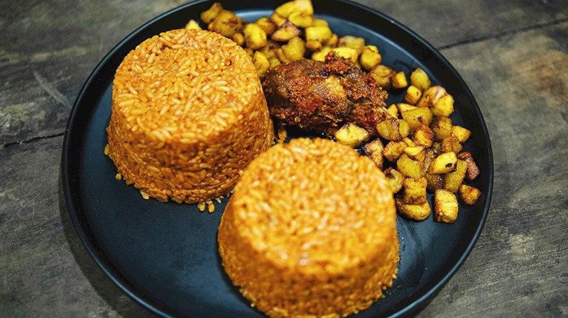 Cơm Jollof là món ăn truyền thống của Nigeria. Ảnh: PELUMI SALAKO