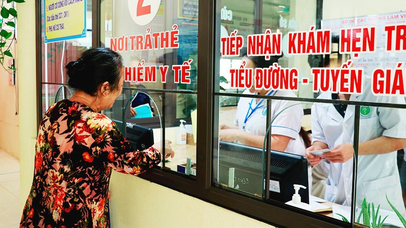 Người tham gia BHYT có thêm nhiều quyền lợi khi khám, chữa bệnh. 