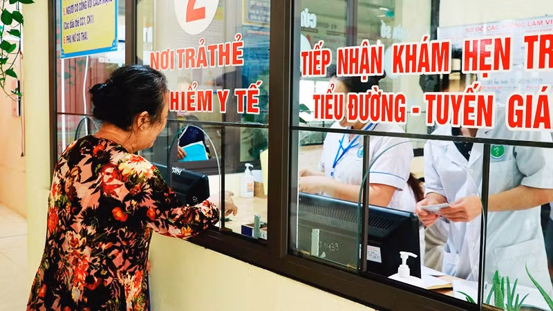 Người tham gia BHYT có thêm nhiều quyền lợi khi khám, chữa bệnh. 