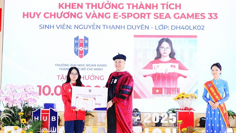 Tuyên dương nữ sinh viên giành Huy chương vàng SEA Games 33