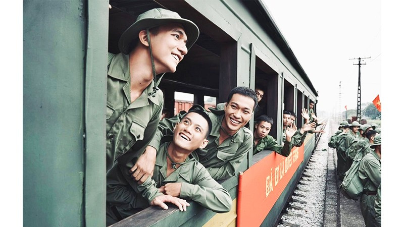 Cảnh phim "Mưa đỏ", đạo diễn Đặng Thái Huyền.