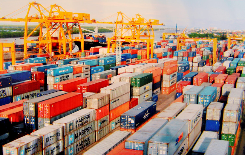 Tính đến ngày 15/11, tổng kim ngạch xuất nhập khẩu của cả nước đã đạt 801,02 tỷ USD. Ảnh: BẮC SƠN