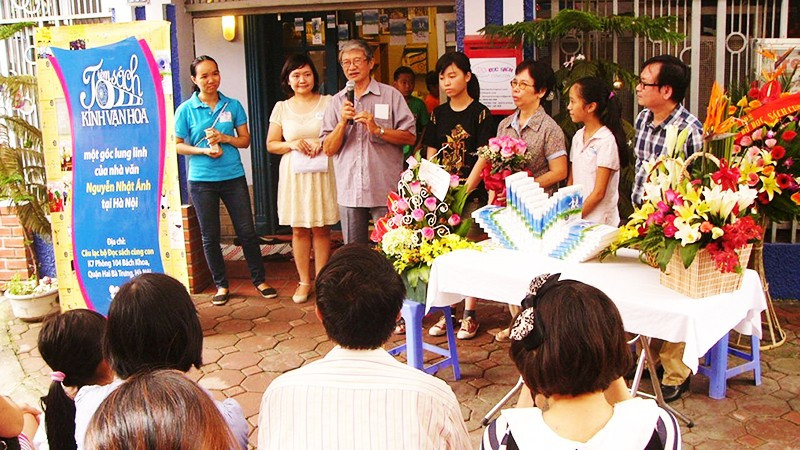 Các hoạt động giao lưu gần gũi với tác giả uy tín, tác phẩm chất lượng tốt sẽ tạo sức hút kéo bạn đọc đến với văn chương. Ảnh: QUANG HƯNG