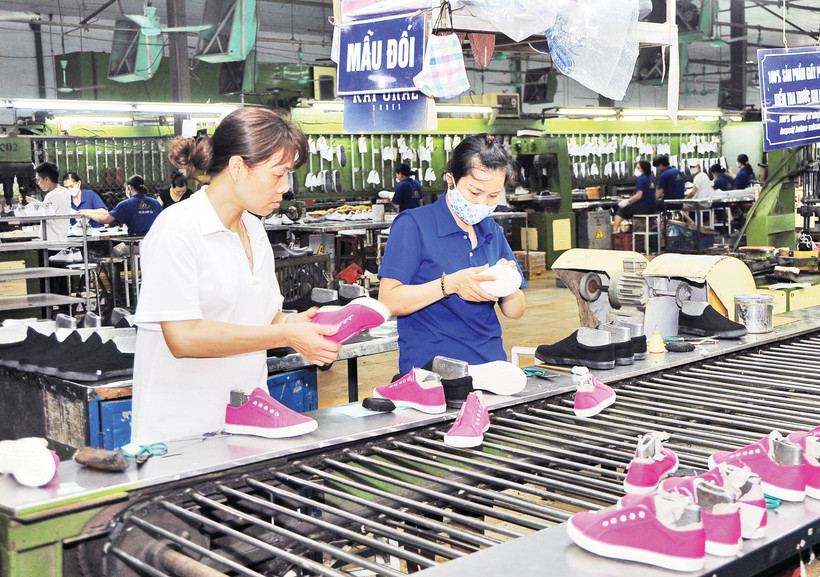 Các doanh nghiệp giày dép cần tuân thủ quy định về tiêu chuẩn, xuất xứ và sản xuất bền vững. Ảnh: NAM ANH