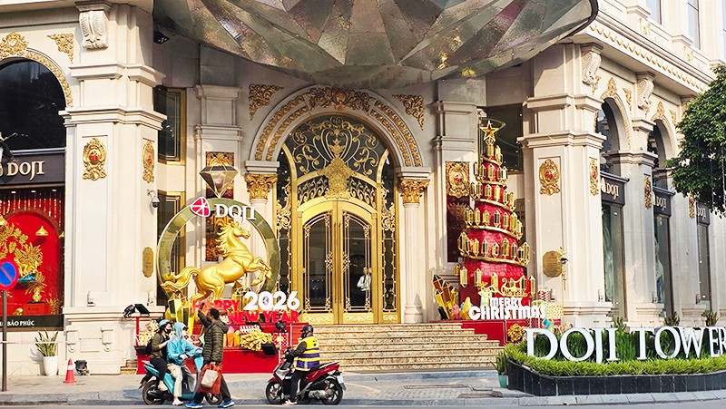 Các trung tâm mua sắm được trang hoàng đón Giáng sinh.