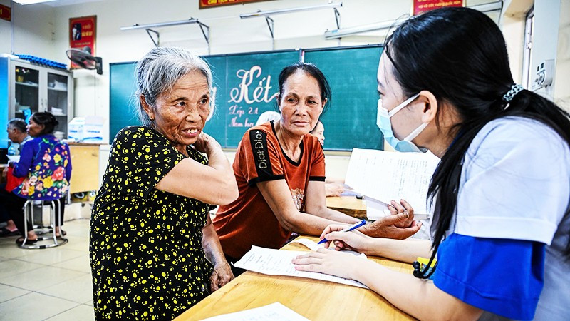 Minh Châu là xã đầu tiên trong cả nước khám bệnh và triển khai hồ sơ sức khỏe điện tử cho người dân. 