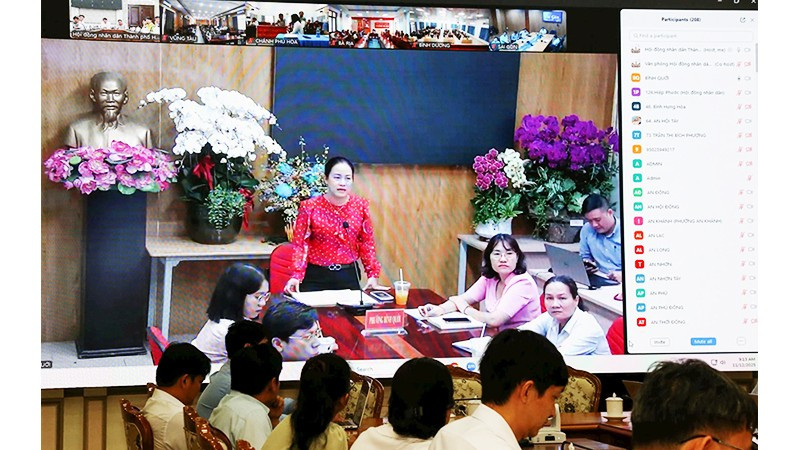 Ứng dụng HĐND cấp xã được giới thiệu và truyền đạt đến các đại biểu tham dự.