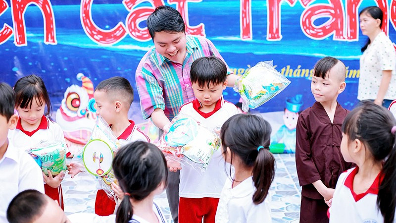 Trương Chấn Sang vẫn ngày ngày nỗ lực mang niềm tin và hy vọng đến cho những thiếu nhi có hoàn cảnh khó khăn trên khắp mọi miền Tổ quốc.