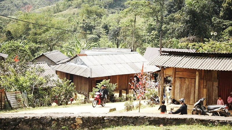 Những bản làng của đồng bào Pa Kô, Vân Kiều dọc đường biên giới.