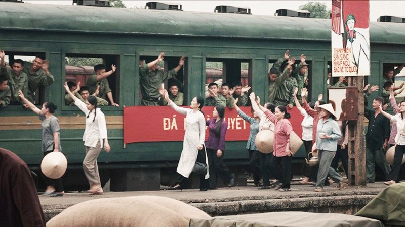 Cảnh phim “Mưa đỏ”. 