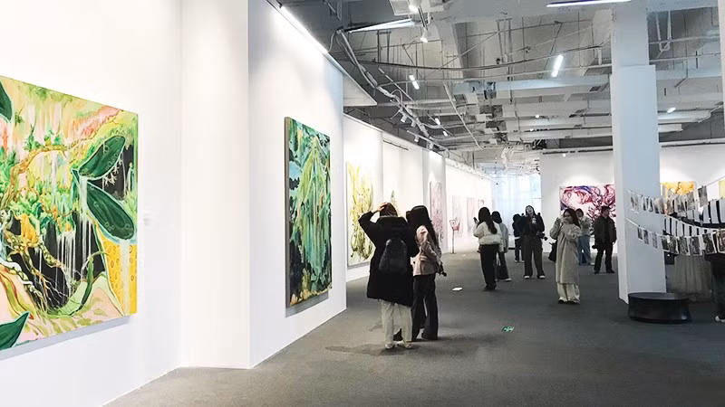 Xem triển lãm tại Nhà trưng bày nghệ thuật Thiên Sơn Phù Quang.