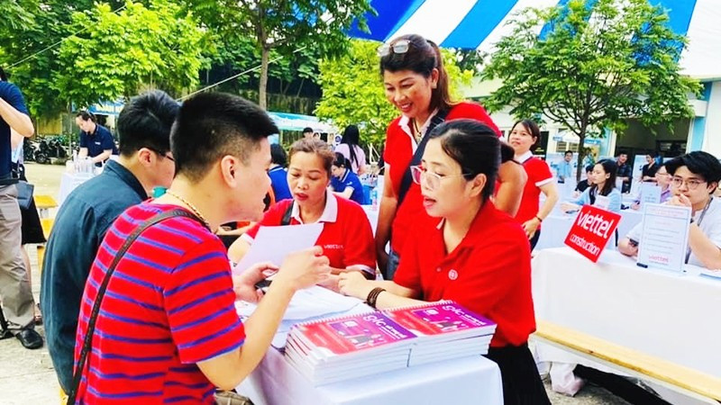 Tìm kiếm việc làm qua các phiên giao dịch. 