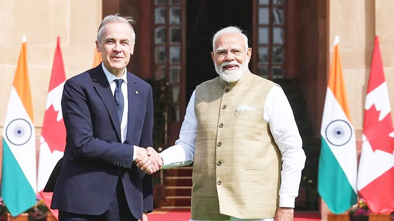 Thủ tướng Ấn Độ Narendra Modi gặp gỡ người đồng cấp Canada Mark Carney (bên trái). Ảnh: REUTERS