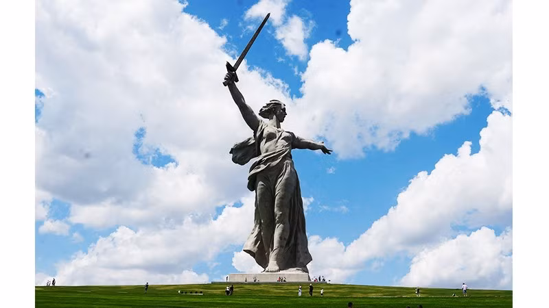 Tượng đài “Mẹ Tổ quốc kêu gọi” tại thành phố Volgograd. 
