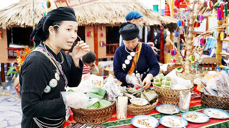 Nhiều Hợp tác xã nông nghiệp livestream giới thiệu sản phẩm tới người tiêu dùng. Ảnh: NGUYỆT ANH