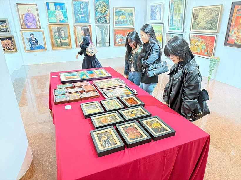 Một số tác phẩm trưng bày tại triển lãm.