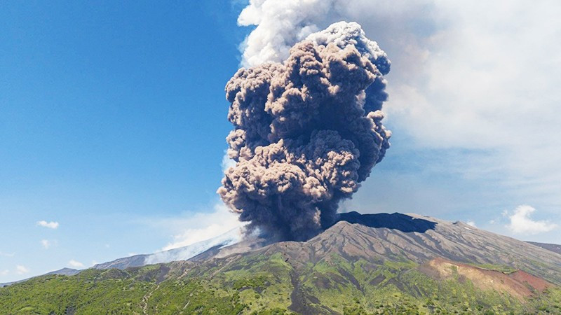 Tro núi lửa Etna trở thành tài nguyên bền vững cho nông nghiệp. Ảnh: AFP 
