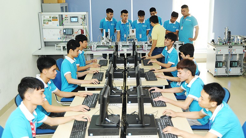 Việt Nam cần nhanh chóng mở rộng nguồn cung nhân tài, tăng quy mô lực lượng lao động kỹ năng cao. Ảnh: NAM ANH