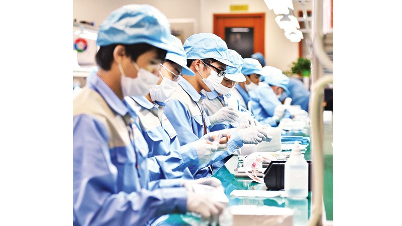 Người lao động mong muốn điều chỉnh tăng lương tối thiểu vùng để có thêm thu nhập trang trải cuộc sống. Ảnh: NAM NGUYỄN