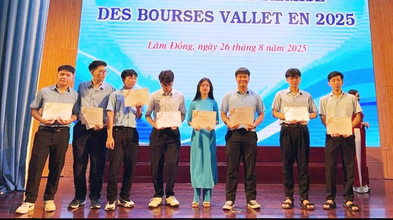 Trao học bổng Vallet năm 2025