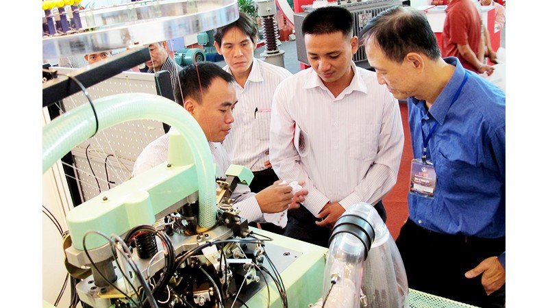 Các nhà mua hàng và nhà đầu tư quốc tế chủ động sang Việt Nam khảo sát, ký kết và tìm kiếm đối tác. Ảnh: BẮC SƠN