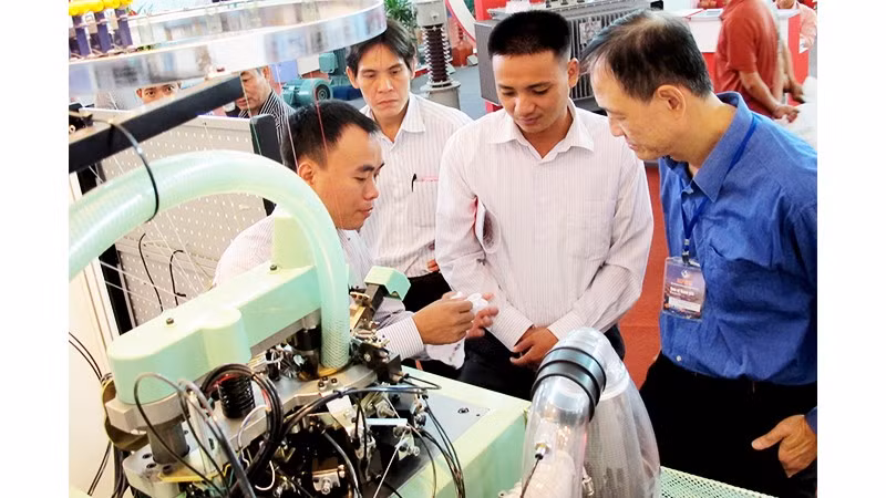 Các nhà mua hàng và nhà đầu tư quốc tế chủ động sang Việt Nam khảo sát, ký kết và tìm kiếm đối tác. Ảnh: BẮC SƠN