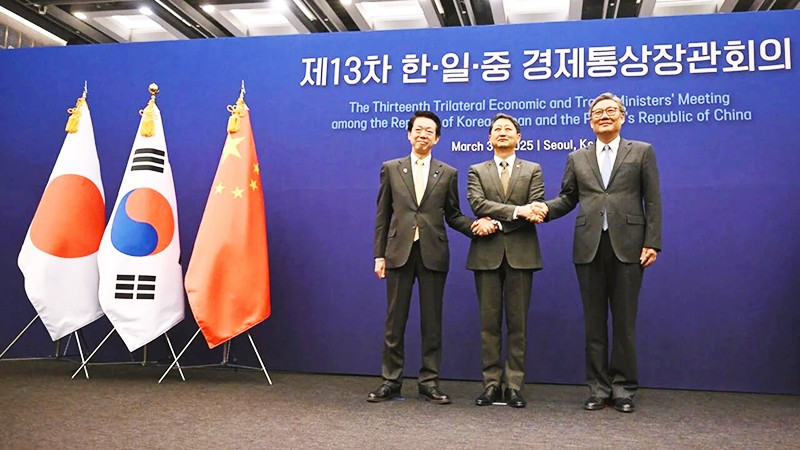 Đại diện thương mại của Trung Quốc, Hàn Quốc và Nhật bản tại một sự kiện hợp tác. Ảnh: ASAHI