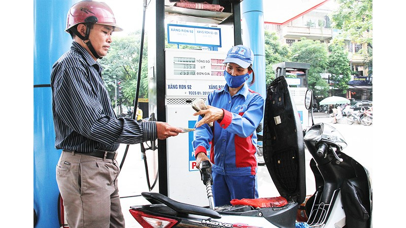 Khi chính sách như thuế, quỹ bình ổn, dự trữ năng lượng và quản lý thị trường được phối hợp đồng bộ, nền kinh tế sẽ giảm bớt tác động tiêu cực từ biến động giá dầu thế giới. 