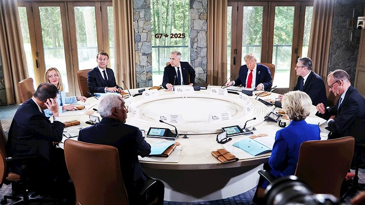 Các nhà lãnh đạo G7 đàm phán vấn đề thương mại tại Canada. Ảnh: AP