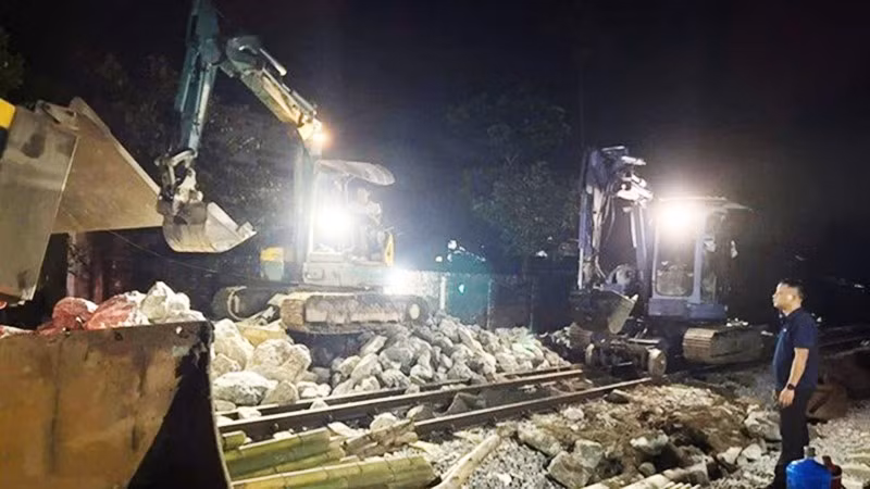 Nỗ lực sửa đường, sớm thông tuyến.