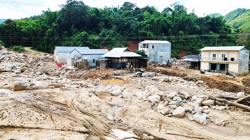 Nhiều tuyến đường tỉnh, đường xã ở Sơn La đã bị mưa lũ phá hỏng hoàn toàn.