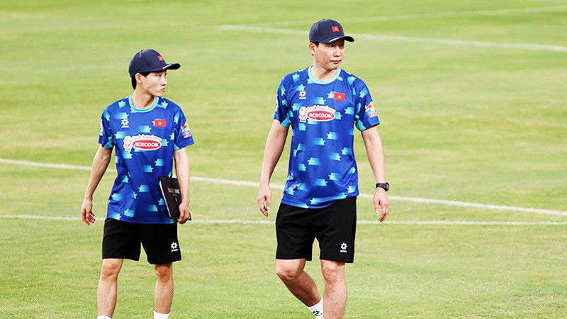 HLV Kim Sang Sik ghi dấu ấn trong những thành công của đội tuyển bóng đá nam năm 2025. Ảnh: K.MINH