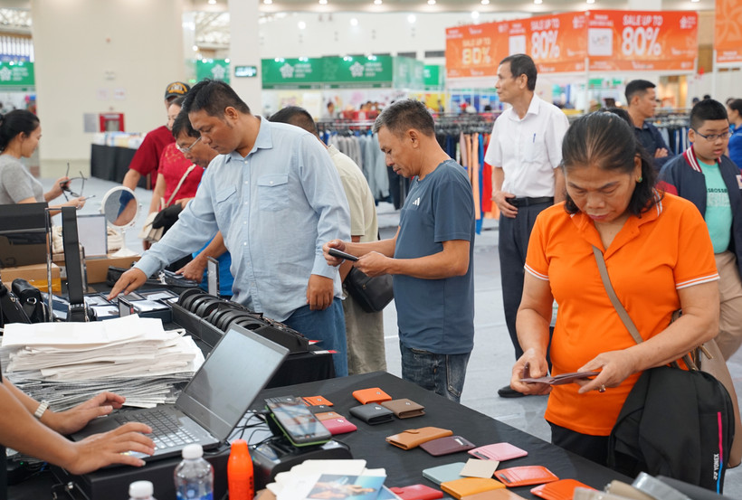 Nhiều chương trình xúc tiến thương mại được tổ chức để đẩy mạnh tiêu dùng nội địa. Ảnh: NAM NGUYỄN
