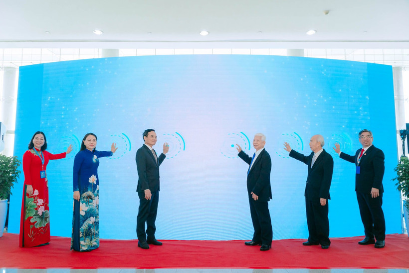 Ra mắt ứng dụng “An sinh xã hội số Thành phố Hồ Chí Minh”. Ảnh: Ủy ban Mặt trận Tổ quốc Việt Nam Thành phố Hồ Chí Minh