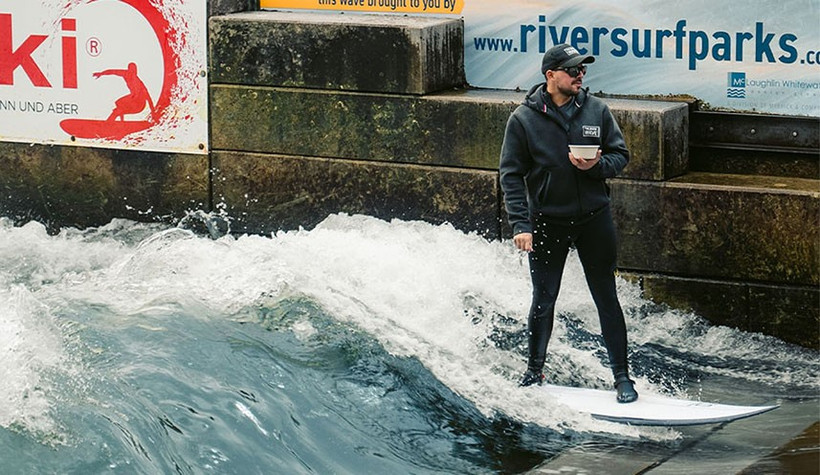 Lướt sóng liên tục hơn 8 giờ