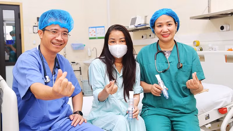 Nữ bệnh nhân Trần Thị Quỳnh sau ca ghép đồng thời tim - phổi sức khỏe đã ổn định và được ra viện.