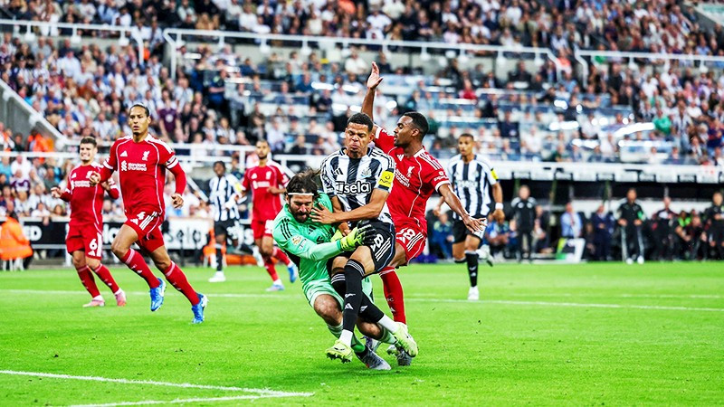 Nhiều bình luận cho rằng, Liverpool đang có vấn đề về hàng phòng ngự.
