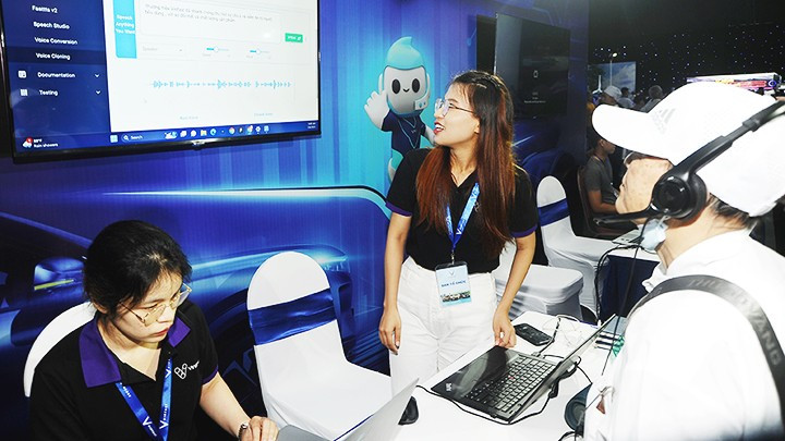 Đầu tư vào công nghệ sạch, năng lượng tái tạo giúp doanh nghiệp tồn tại và phát triển bền vững. Ảnh: NAM ANH