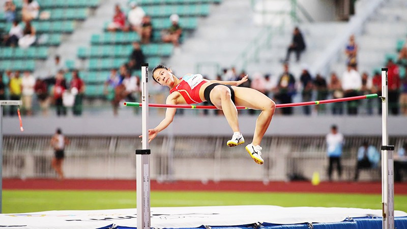 Pha bay người vượt qua mức xà 1m83 đã đem lại Huy chương vàng cho Bùi Thị Kim Anh.